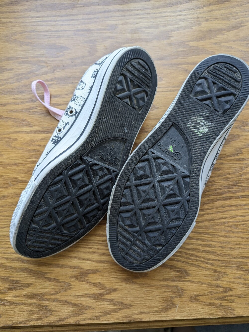 Converse White Pineapple Print Low Top Sneakers with Pink Laces - Picture 3 of 3